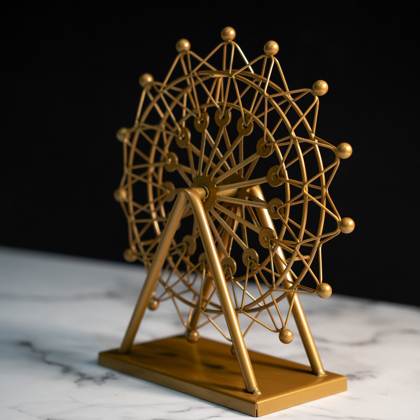 Elegant Ferris Wheel Sculpture